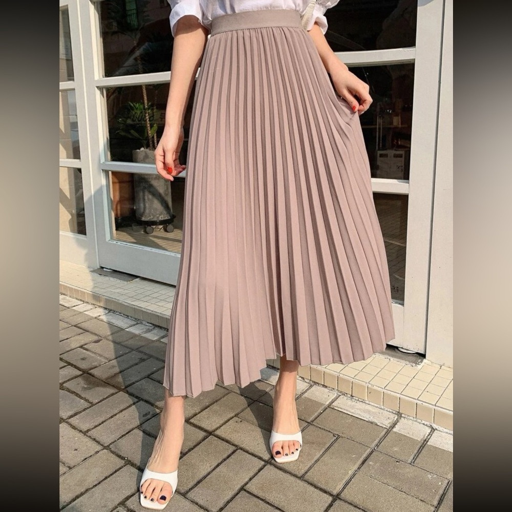 Luxe black pleated skirt - Picture 10 of 16